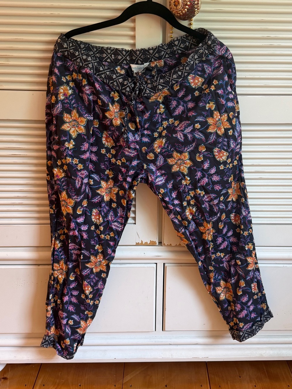Sundance Blue Floral Drawstring Pants with Colorful Floral Pattern Medium Petite
